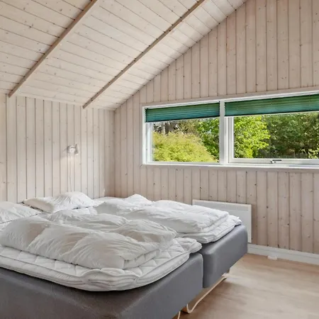 Four-bedroom In Feriehus Hals