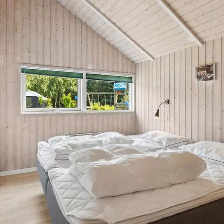 Four-bedroom In Feriehus Hals