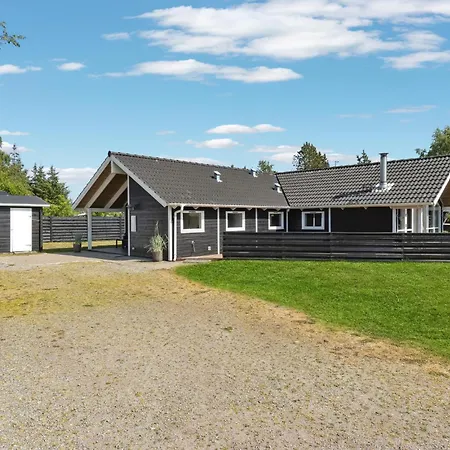Four-bedroom In * Hals