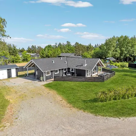 Four-bedroom In Feriehus *
